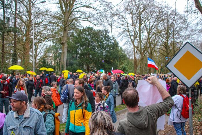 Demonstratie Kasteel Groeneveld tegen coronabeleid