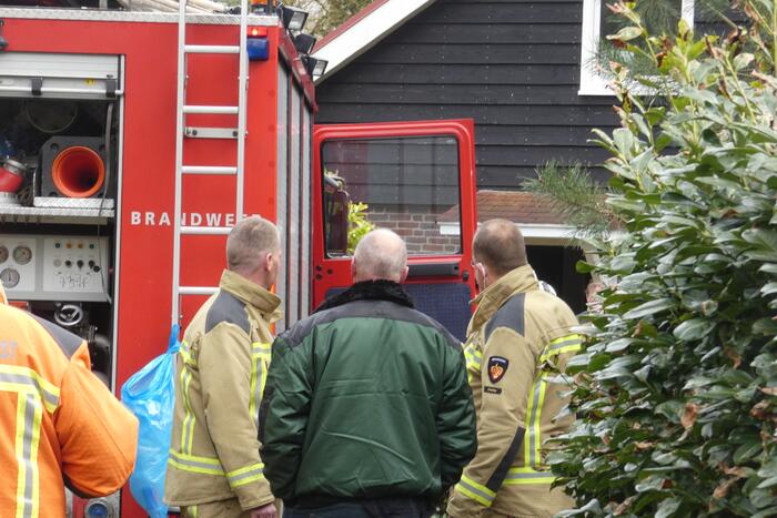 Brandweer blust brand in chalet