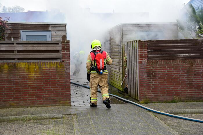 Uitslaande brand in schuur