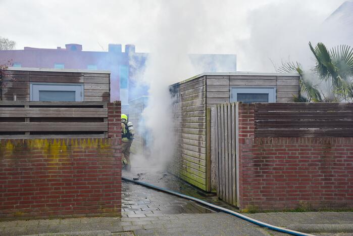 Uitslaande brand in schuur