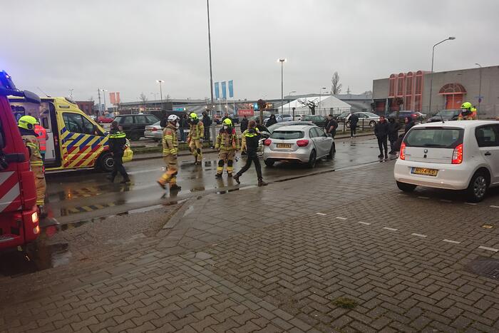 Personenauto's total-loss na frontale botsing