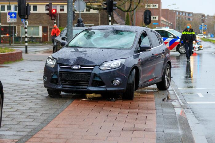 E-biker ernstig gewond bij aanrijding met auto