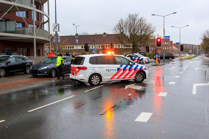 E-biker ernstig gewond bij aanrijding met auto