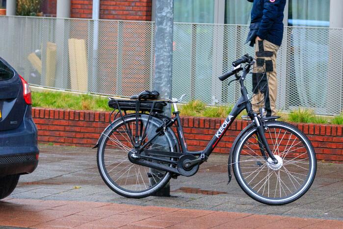 E-biker ernstig gewond bij aanrijding met auto