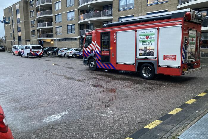 Waterlekkage op dak van seniorencomplex