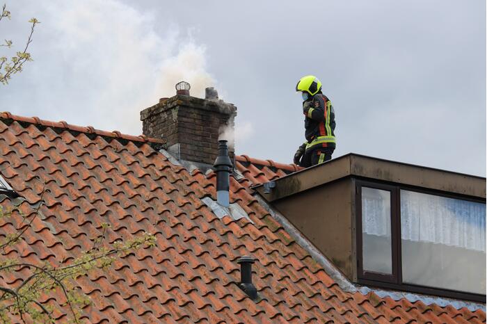 Veel rook bij brand in schoorsteen