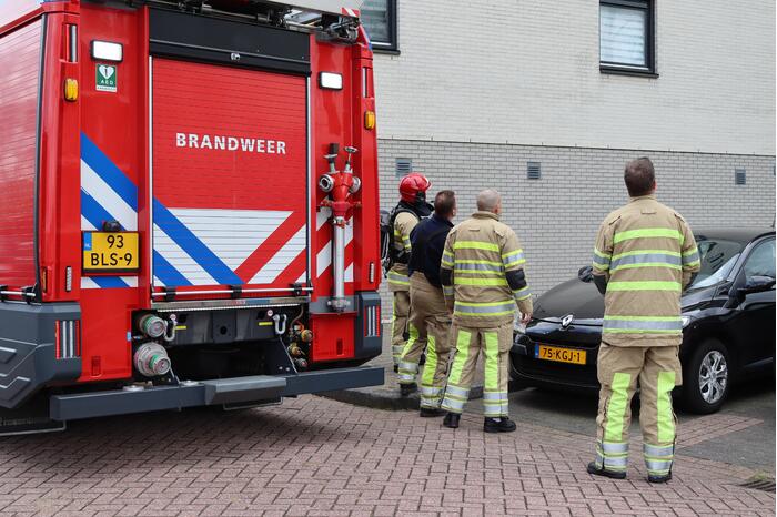 Brandweer ventileert woning na keukenbrand