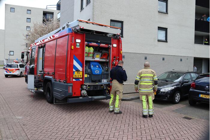 Brandweer ventileert woning na keukenbrand