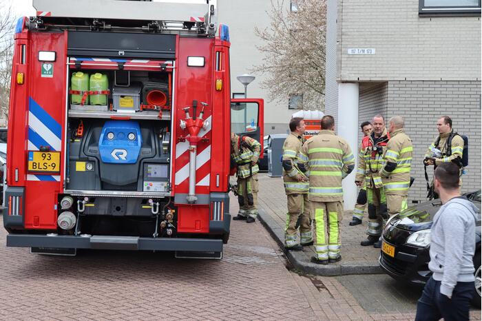 Brandweer ventileert woning na keukenbrand