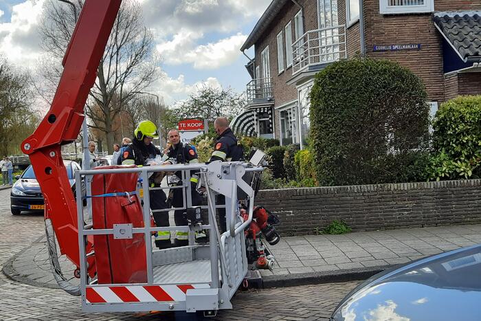 Brandweer verwijderd vogelnest uit schoorsteen na schoorsteenbrand