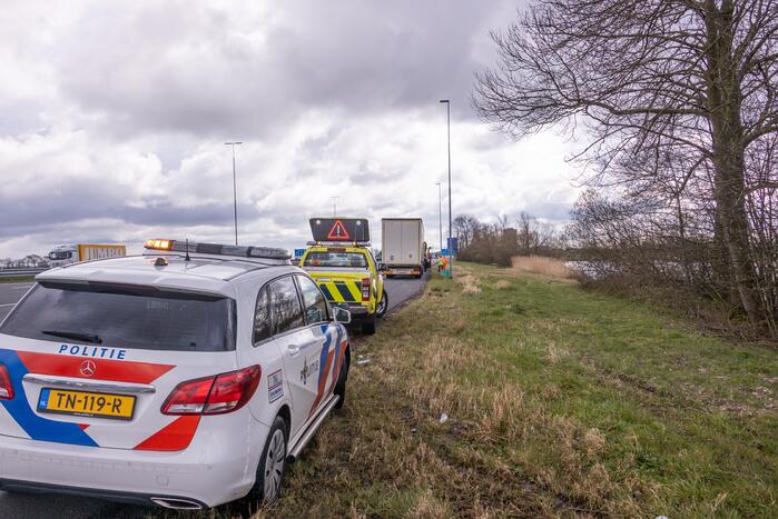 Voertuig geborgen na botsing met vrachtwagen