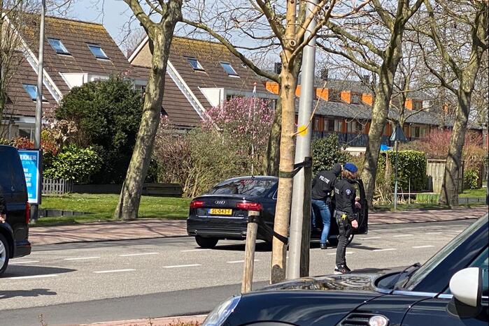 Arrestatieteam houdt twee personen aan voor Winkelcentrum Bloemendaal