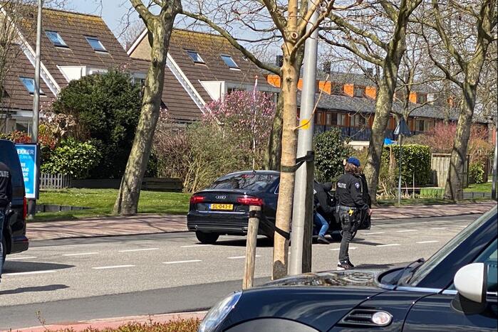 Arrestatieteam houdt twee personen aan voor Winkelcentrum Bloemendaal