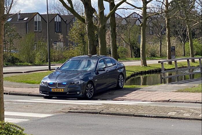 Arrestatieteam houdt twee personen aan voor Winkelcentrum Bloemendaal