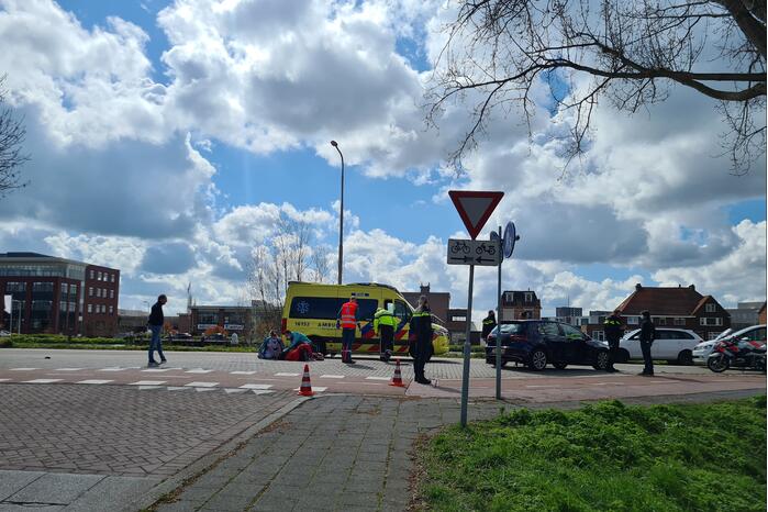 Scooterrijdster gewond bij botsing met auto