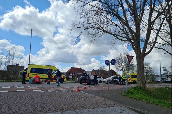 Scooterrijdster gewond bij botsing met auto