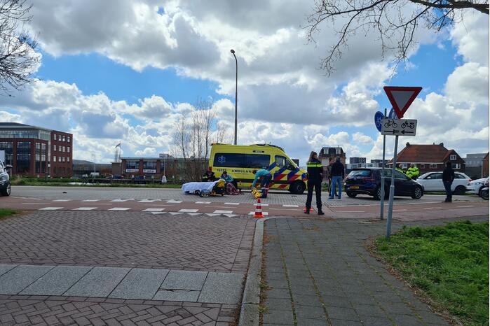 Scooterrijdster gewond bij botsing met auto