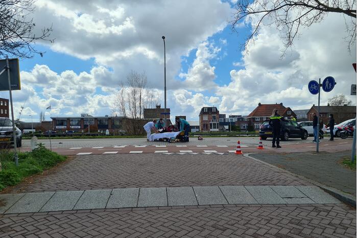 Scooterrijdster gewond bij botsing met auto