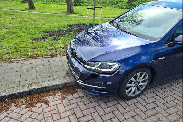 Scooterrijdster gewond bij botsing met auto