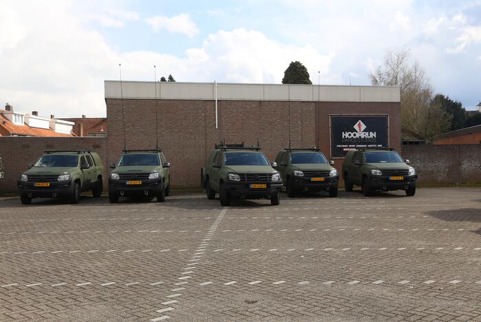Defensie oefent op voormalige aanhangwagenfabriek Jumbo