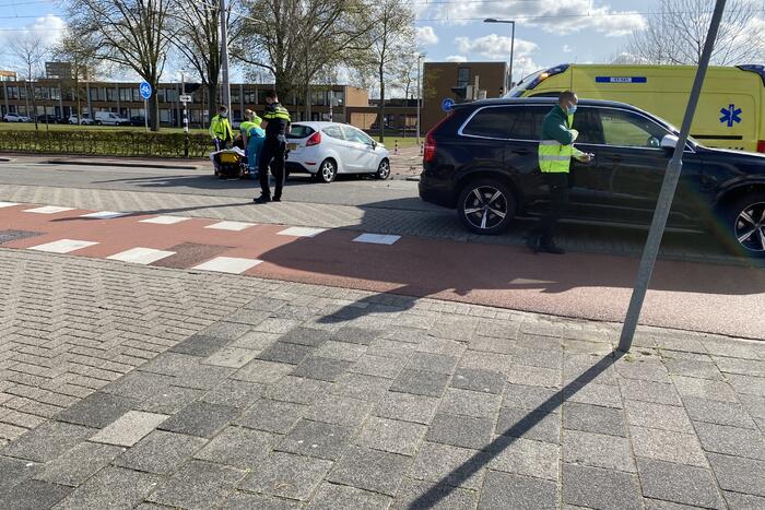 Flinke schade bij botsing met twee auto's