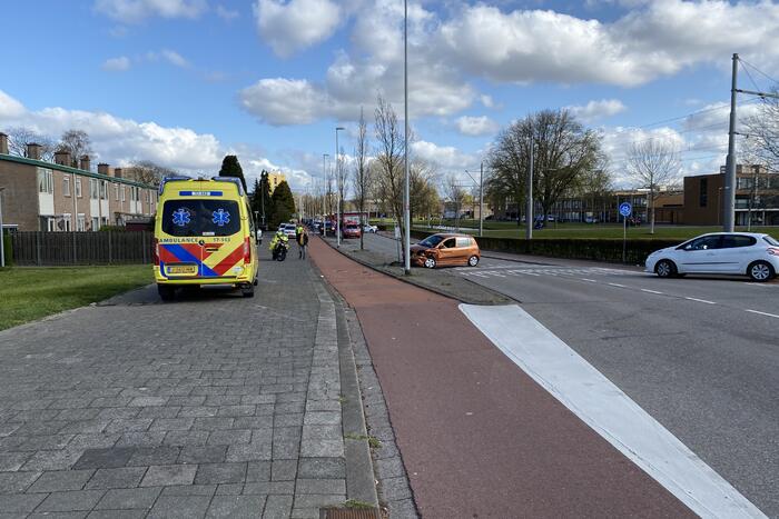 Flinke schade bij botsing met twee auto's