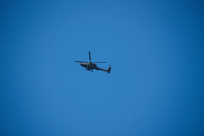 Apache-gevechtshelikopters oefenen boven Soesterkwartier