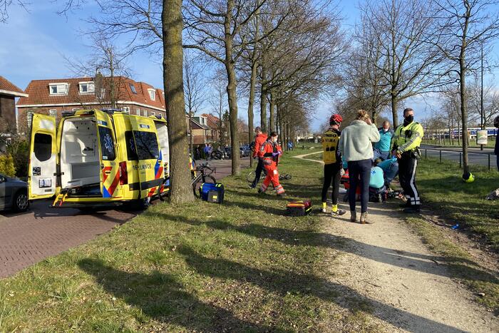 Traumahelikopter landt voor gewonde paardrijdster
