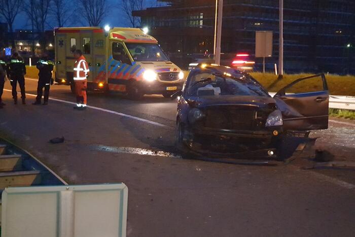 Auto vliegt over de kop
