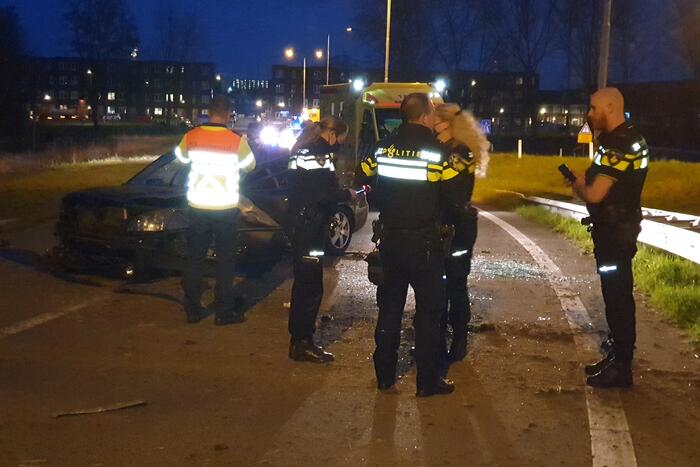 Auto vliegt over de kop