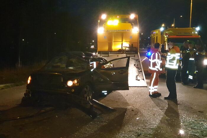 Auto vliegt over de kop