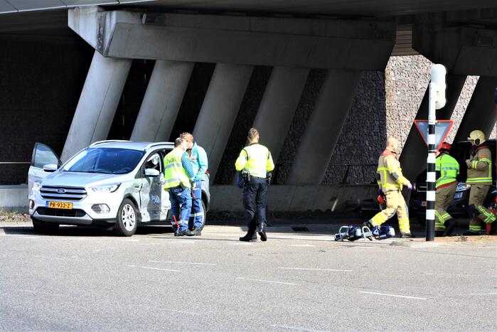 Twee auto's betrokken bij ongeluk op kruising