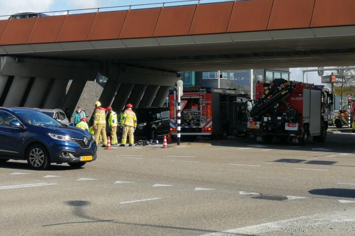 Twee auto's betrokken bij ongeluk op kruising