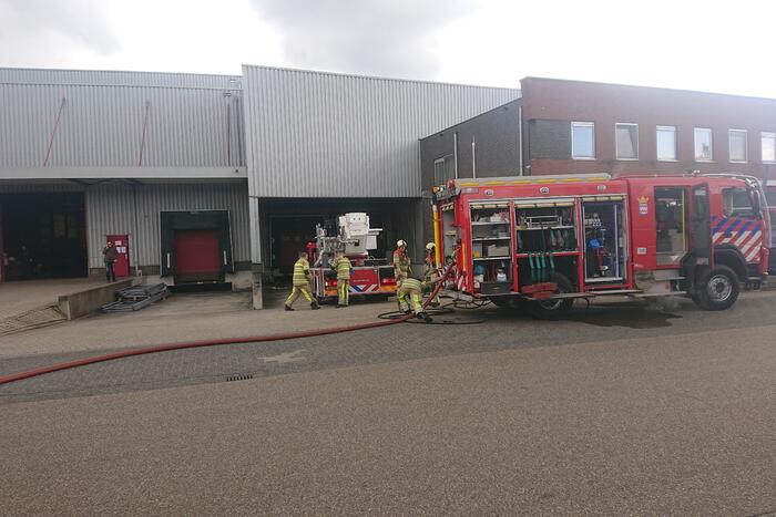 Bedrijfspand ontruimd door brand in laaddock