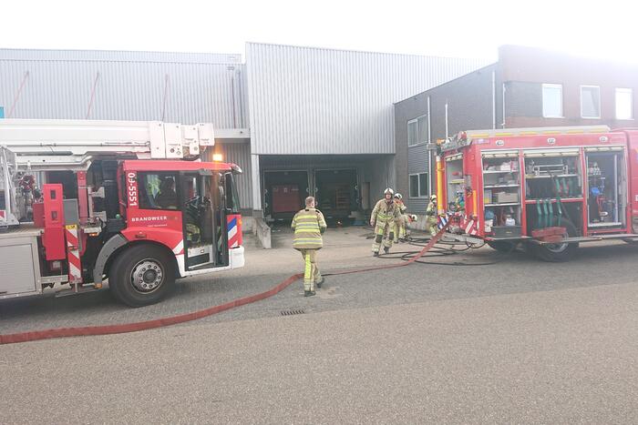 Bedrijfspand ontruimd door brand in laaddock
