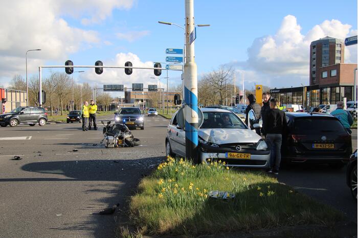 Ongeval tussen auto en motor