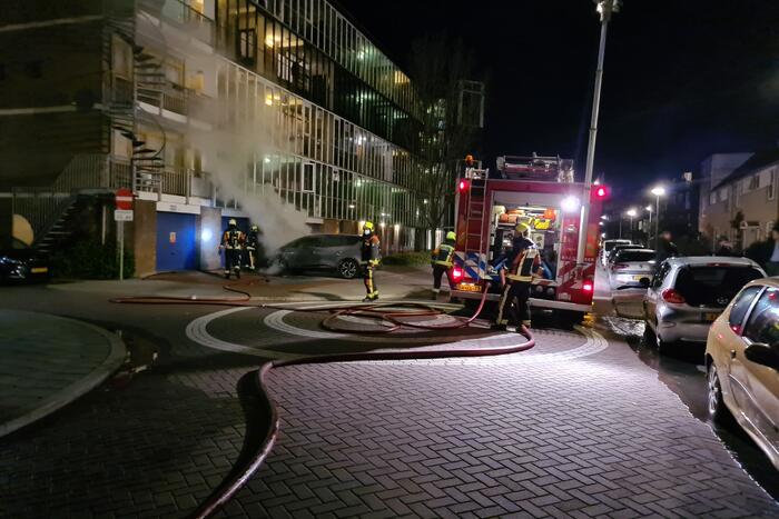 Auto gaat in vlammen op