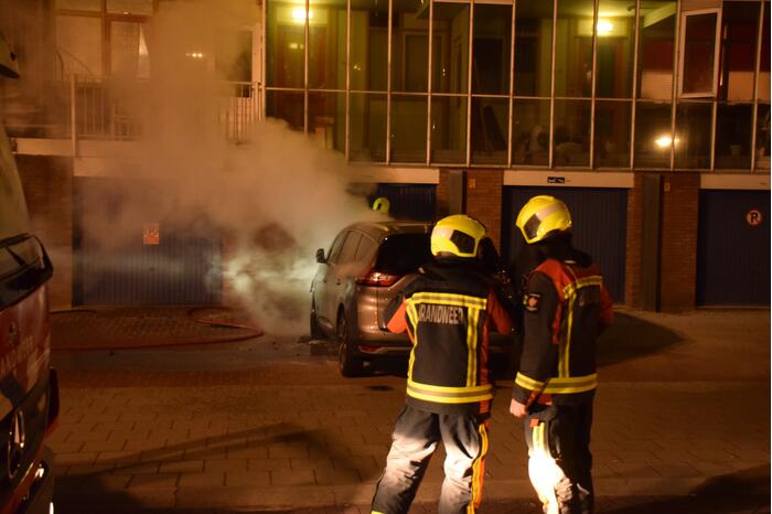 Auto gaat in vlammen op
