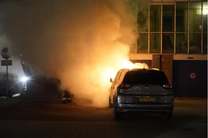 Auto gaat in vlammen op