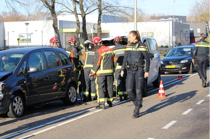 Taxibus met kinderen betrokken bij ongeluk