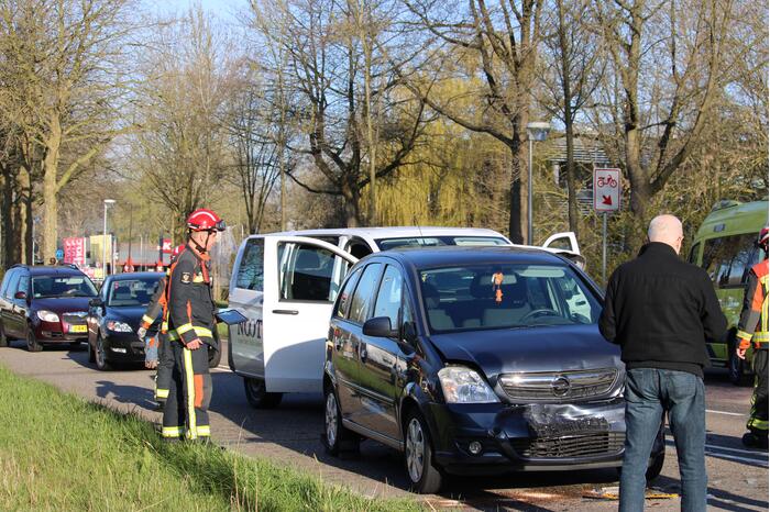 Taxibus met kinderen betrokken bij ongeluk