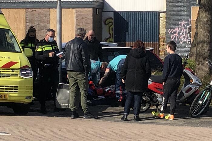 Scooterrijder gaat onderuit en raakt gewond