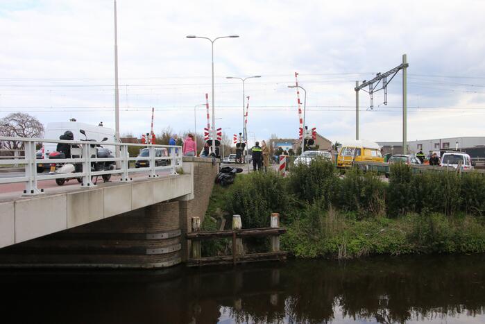 Scooterrijder gewond bij botsing met afslaande auto