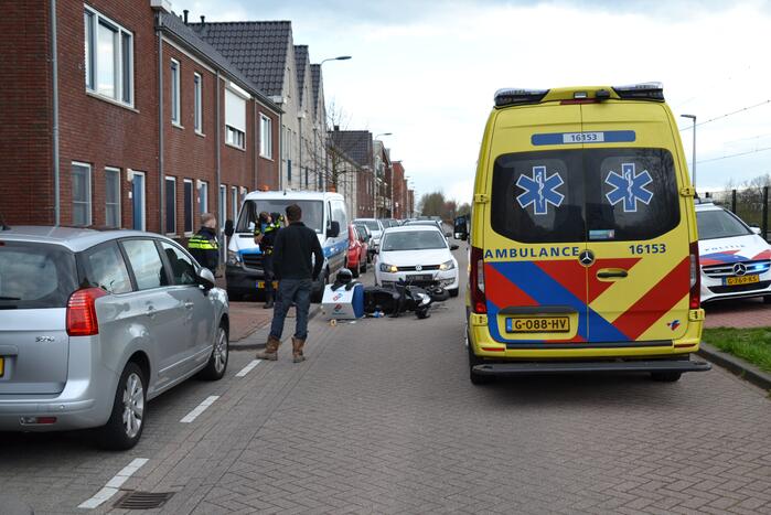 Botsing tussen maaltijdbezorger en personenauto