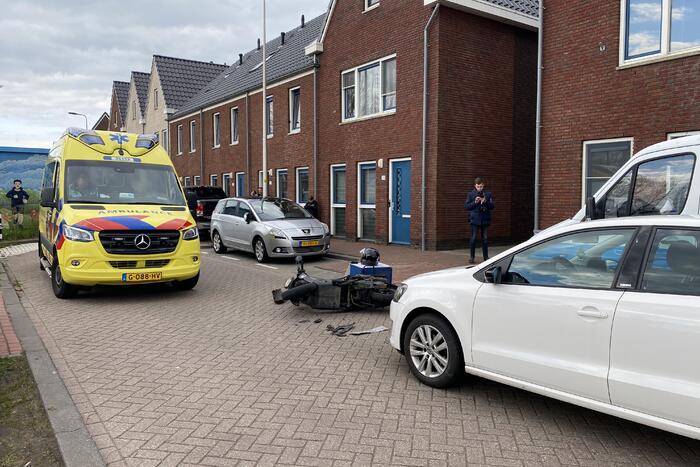Botsing tussen maaltijdbezorger en personenauto