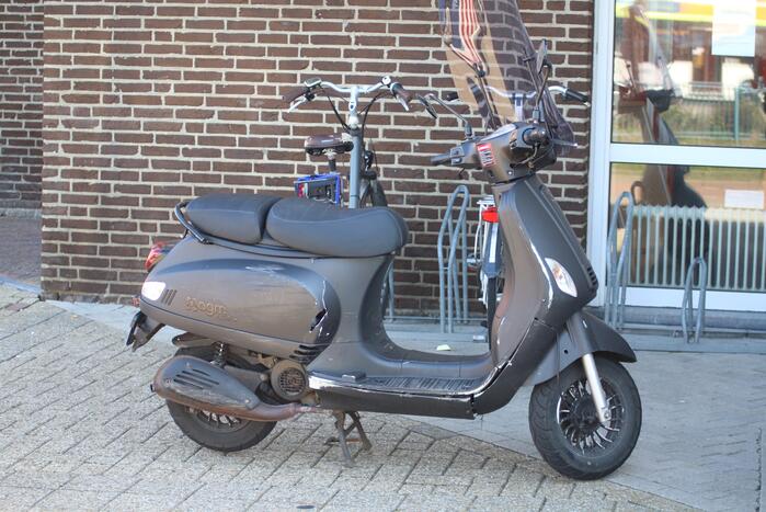 Scooterrijdster gewond bij verkeersongeval