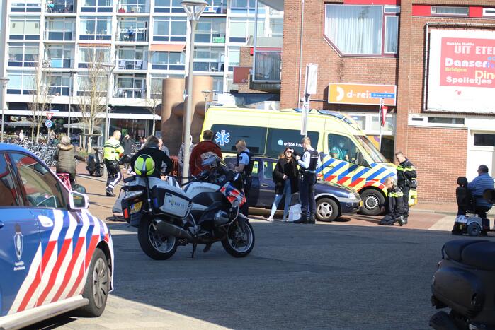 Scooterrijdster gewond bij verkeersongeval