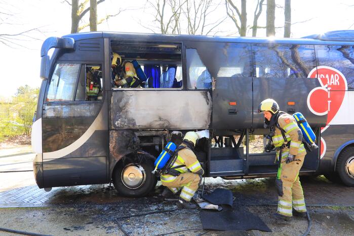 Toeringcar zwaar beschadigd door brand