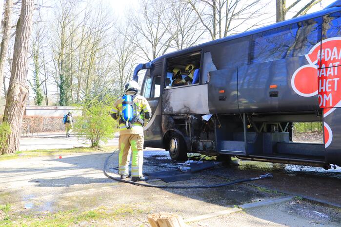 Toeringcar zwaar beschadigd door brand