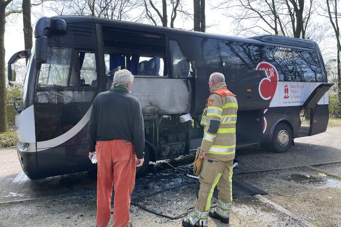 Toeringcar zwaar beschadigd door brand